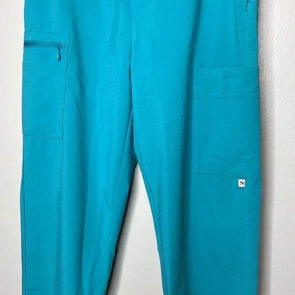 Care and Wear Women's Teal Scrub Set Flexible Material and Lots of Pockets - Picture 8 of 15